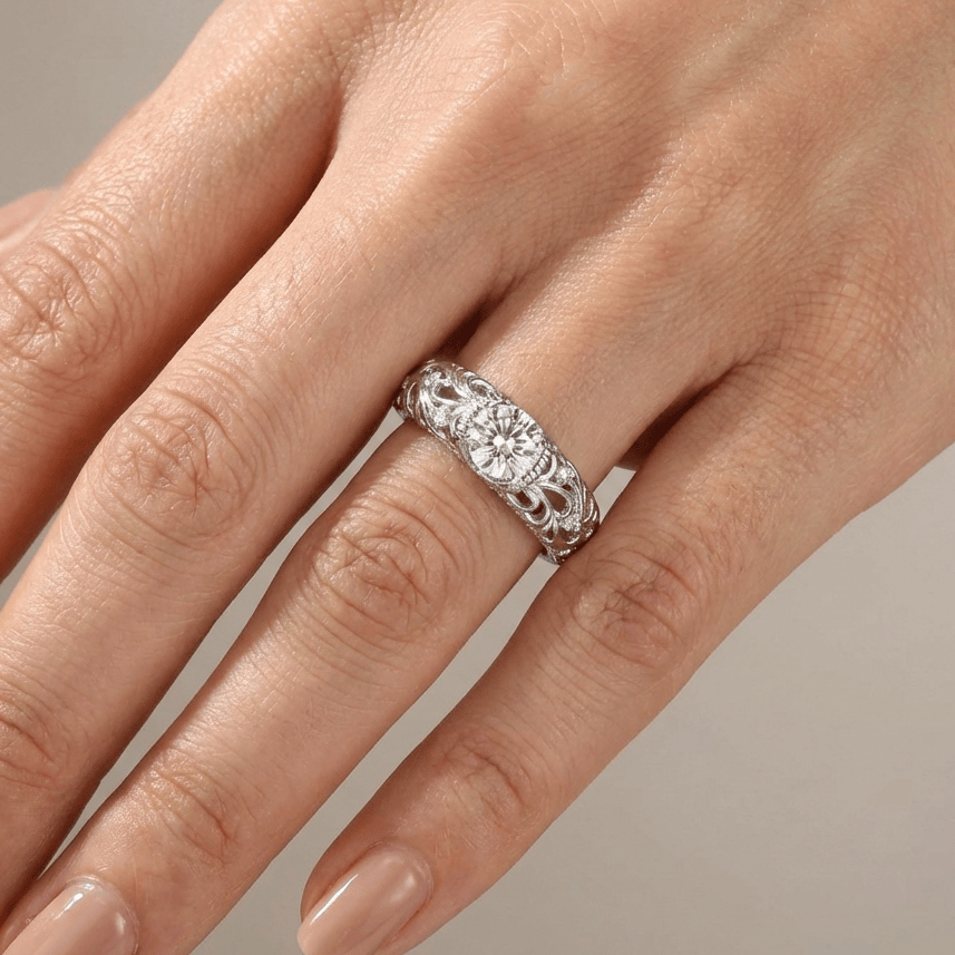 Vintage-Style Zirconia Solitaire Ring – Silver-Tone Filigree Band