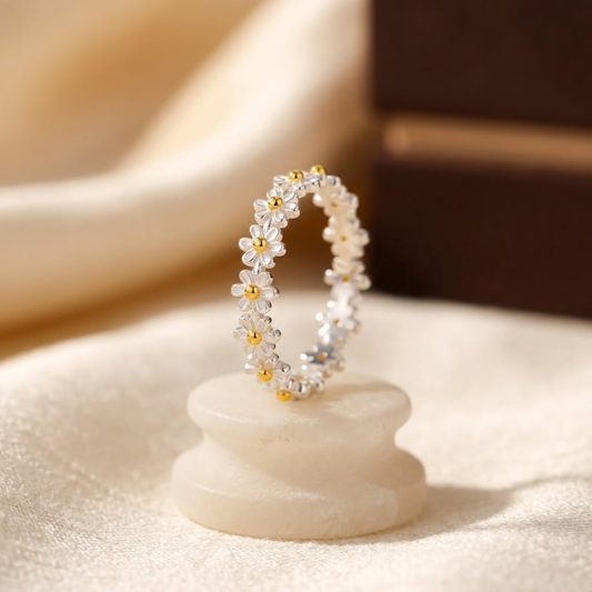 Daisy Eternity Ring – Silver-Tone with White Flowers