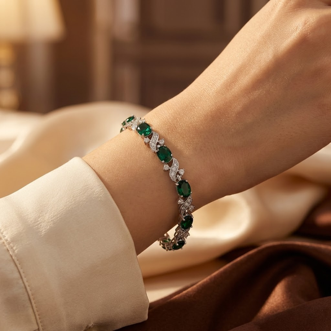 Vintage-Style Link Bracelet – Silver-Tone with Oval Green Stones