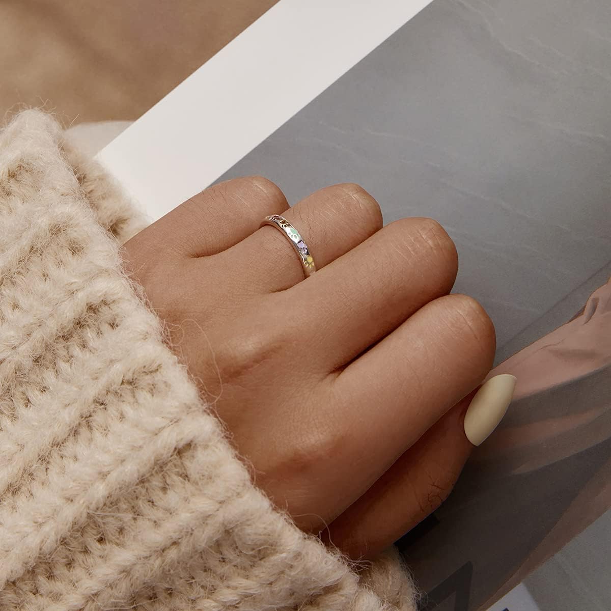 Enamelled Paw Ring in 925 Silver – Slim and Delicate